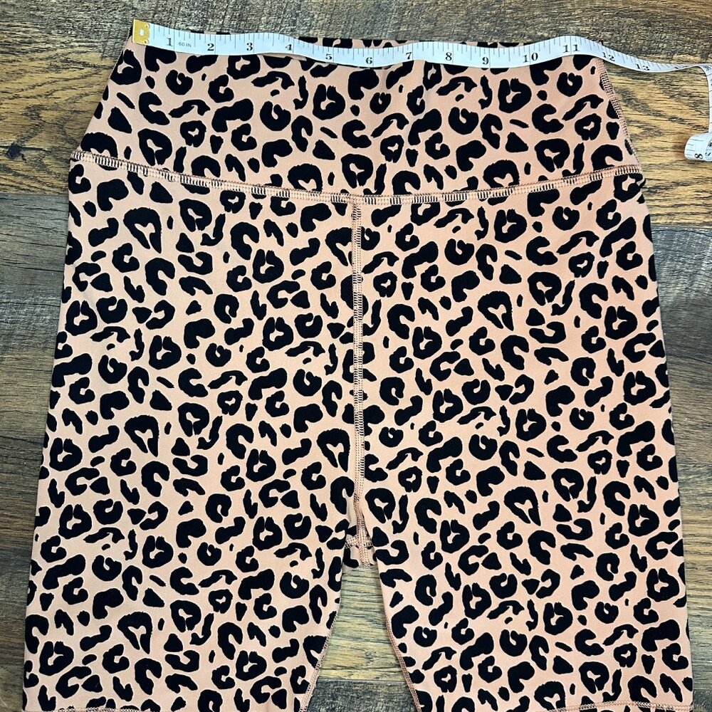 White Fox Boutique Active High Waisted Tan Leopard Print Biker Shorts Size M - Picture 6 of 8
